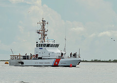 100820-G-5394S-021 Coast Guard Cutter Steelhead by Deepwater Horizon Response