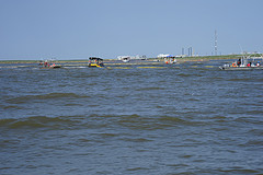 100905-G-9409H-008-Division 10 boom deployment by Deepwater Horizon Response