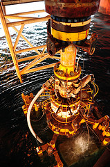 Deepwater Horizon BOP extraction by Deepwater Horizon Response