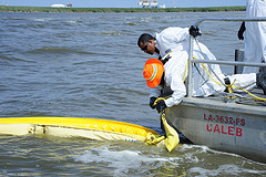 00905-G-9409H-052-Division 10 boom deployment by Deepwater Horizon Response