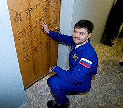 Expedition 30 Preflight (201112210011HQ)
