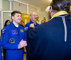 Expedition 30 Preflight (201112210017HQ)