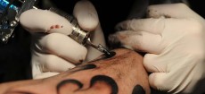 Getting a tattoo (Flickr/mr.ainsworth)