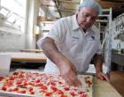 
	John Quintero takes the Daily News on a tour of family-owned Grimaldi Bakery in Ridgewood, one of the last of the food manufacturing giants left in the city.
