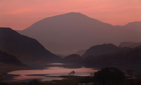 Damian blog : A view of tranquil Llyn Dinas in Snowdonia National Park 
