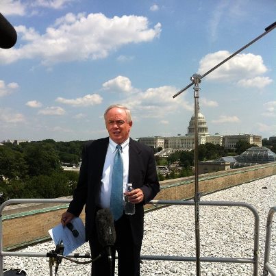 Photo: VOA National Correspondent Jim
Malone prepares to report live from Capitol Hill.