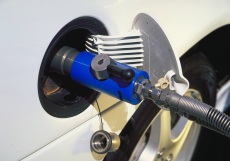 Fuel cell vehicle refueling