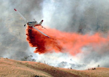 Aircraft dropping extinguishing agent