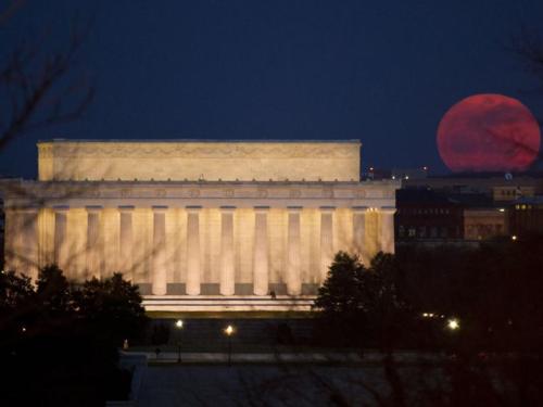 Image description from NASA:
The full moon is seen as it rises near the Lincoln Memorial, Saturday, March 19, 2011, in Washington.
Did you see the &#8220;supermoon&#8221; on Saturday?
Image Credit: NASA/Bill Ingalls