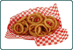 A basket of fried onion rings.