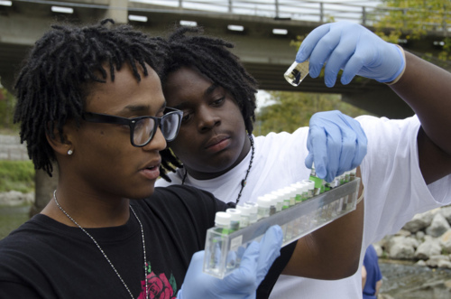 Image description: In October, 35 students from Center High School, volunteers from the Blue River Watershed Association, and Environmental Protection Agency scientists monitored water quality and picked up trash at Indian Creek in Kansas City, Missouri.
Photo by Toni Castro, U.S. Environmental Protection Agency