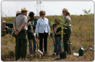 Mrs. Laura Bush and National Park Foundation Venture To The

Everglades to Announce 2008 Jr. Ranger Essay Contest.