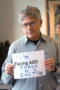 signo hombre que sostiene que decir - I'm facing AIDS porque es lo justo