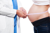 measuring pregnant woman