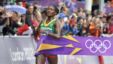 Tiki Gelana wa Ethiopia akimaliza mbio za marathon 