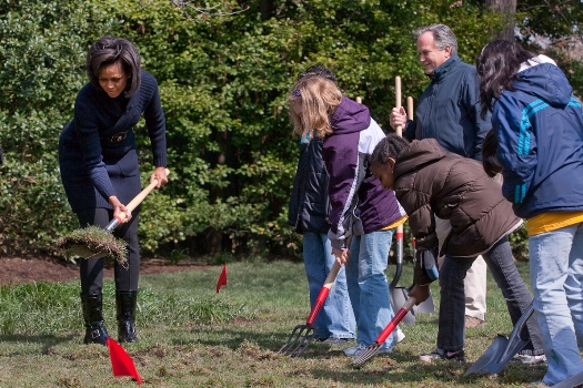 The First Lady and DC students garden