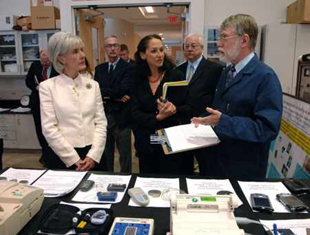 HHS Secretary Sebelius works with FDA Commissioner Hamburg to prevent and reduce tobacco use. Credit: Photo by Chris Smith – HHS Photographer