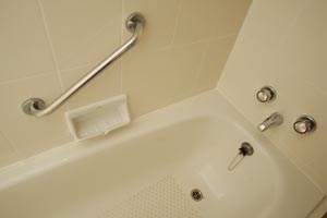 bath tub with hand rails