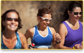 Tres mujeres hacen deporte