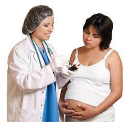 A doctor speaking to a pregnant woman
