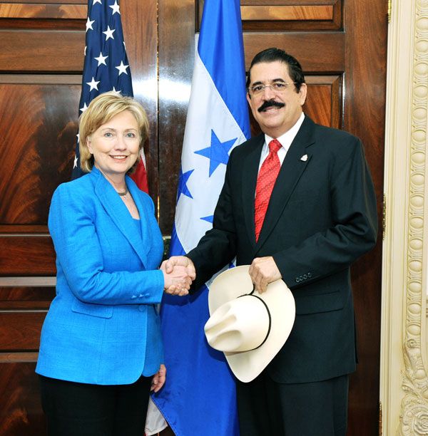 Date: 09/03/2009 Description: Secretary Clinton held a bilateral meeting with Honduran President Jose Manuel Zelaya at the Department of State. © State Dept. photo by Michael Gross