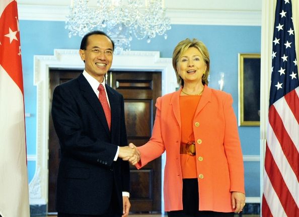 Date: 04/27/2009 Location: Washington, DC Description: Secretary Clinton speaks to Singaporean Foreign Minister George Yeo before their meeting. State Dept Photo