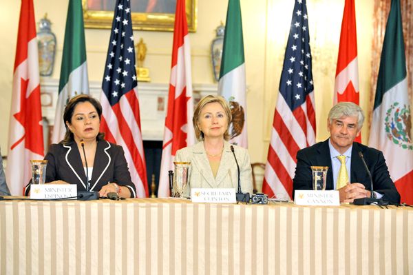 Date: 07/16/2009 Location: Washington, DC Description: Secretary Clinton hosted a North American Trilateral Ministerial Meeting in the Benjamin Franklin Room of the Department of State.  She is joined by Mexican Foreign Relations Secretary Patricia Espinosa Cantellano and Canadian Foreign Minister Lawrence Cannon. State Dept photo by Michael Gross
© State Dept Image by Michael Gross