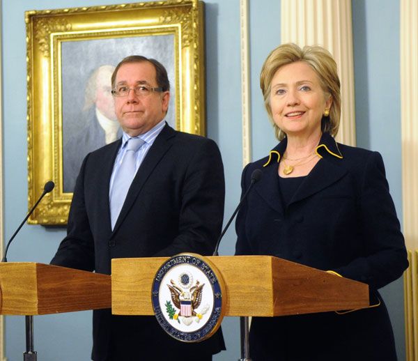 Date: 04/07/2009 Description: Secretary Clinton with New Zealand Foreign Minister Murray McCully at Signing Ceremony for the U.S.-New Zealand Arrangement For Cooperation on Nonproliferation Assistance.  State Dept Photo
