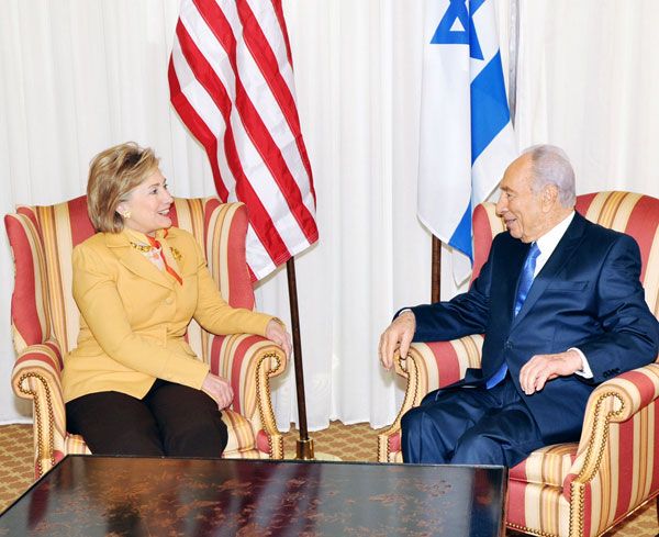 Date: 05/05/2009 Description: Secretary Clinton holds bilateral with President Shimon Perez of Israel at the Omni Shoreham Hotel.   © State Department photo by Michael Gross
