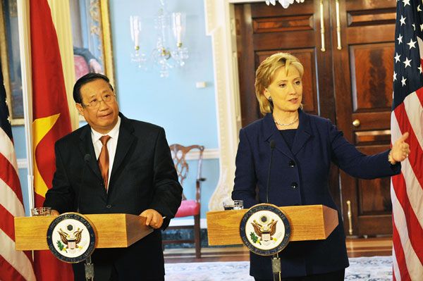 Date: 10/01/2009 Description: Remarks by Secretary Clinton and Vietnamese Deputy Prime Minister and Minister of Foreign Affairs Pham Gia Khiem after their meeting. 
 © State Dept Image