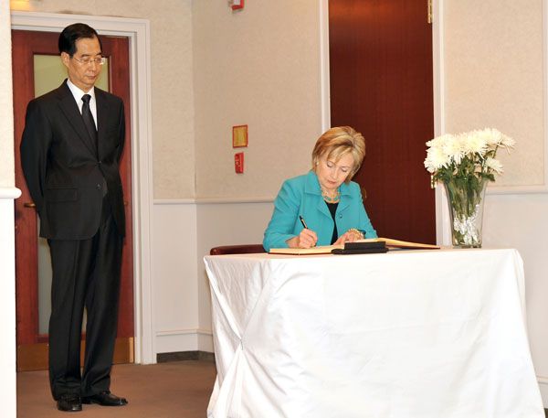 Date: 05/28/2009 Description: Secretary Clinton's remarks at signing of the condolence book for former Korean President Roh. © State Dept Photo by Michael Gross