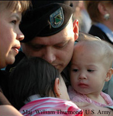 Fotografía de una familia militar