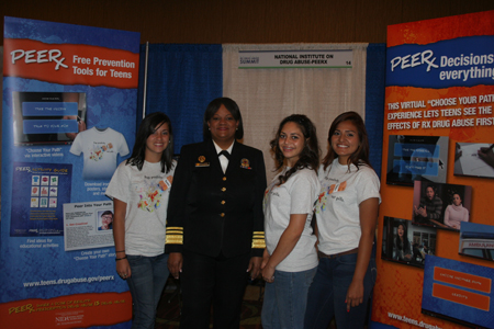 U.S. Surgeon General Dr. Regina Benjamin visits NIDA’s PEERx exhibit.  With her are students from the Florida chapter of SADD.