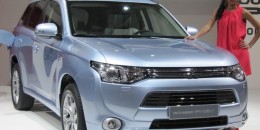 2013 Mitsubishi Outlander Plug-in Hybrid Gallery: 2012 Paris Auto Show
