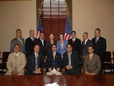 La Presidenta Nancy Pelosi con Asociación de Alcaldes de Puerto Rico
