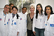 HHS Secretary poses with a group at Brazil’s Santa Marta Health Clinic. Credit: Photo by Carlos Külps - U.S.ConGen - Rio de Janeiro