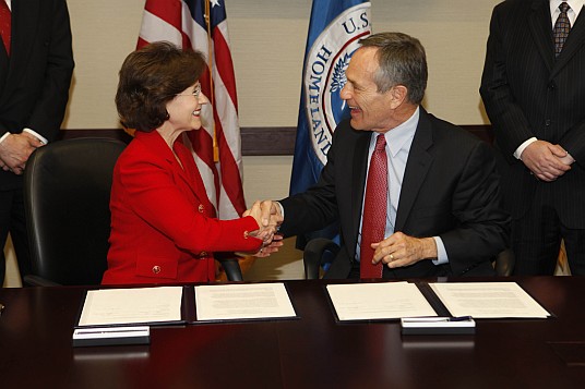 CPSC Chairman Inez Tenenbaum and U.S. Customs and Border Protection Commissioner Alan Bersin sign memorandum.