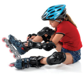 Photo: girl with skates and safety gear