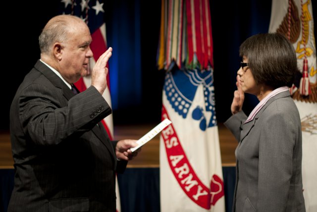 Heidi Shyu is sworn in assistant secretary of the Army for Acquisition, Logistics and Technology by Under Secretary of the Army Joseph W. Westphal, Oct. 4, 2012, at the Pentagon.