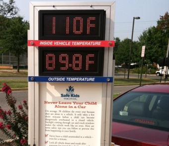 Display showing the difference between temperatures outside and inside a vehicle at the heatstroke news event.