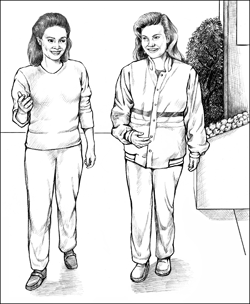 Dos mujeres caminando activamente para ejercitarse