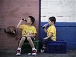 Children drink soda as they sit in the shade on a hot day in downtown Los Angeles April 8, 2010. REUTERS/Lucy Nicholson