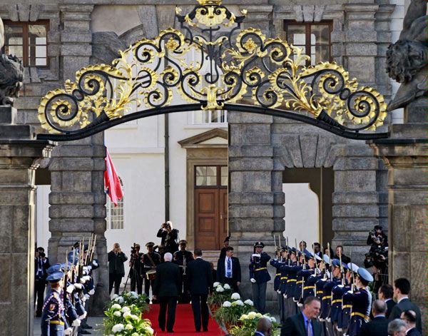 U.S. President Barack Obama, right, walks with Czech Republic President Vaclav Klaus, left on red carpet, as he arrives at the Prague Castle in Prague, Thursday, April 8, 2010. 