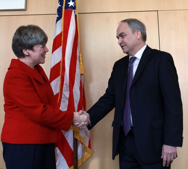 Rose Gottemoeller, U.S. Assistant Secretary of State for Verification, Compliance, and Implementation, welcomes Ambassador Anatoly Antonov, Director of the Department of Security and Disarmament Affairs, Foreign Ministry of the Russian Federation, to the U.S. Mission for the closing plenary of the New START Treaty negotiations, April 9, 2010.