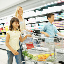 Family shoppping at the grocery store