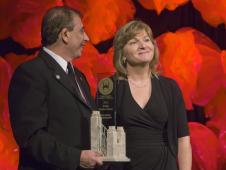 Roe accepts 'Bridge Builder' award