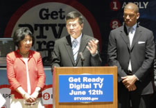 Left to right: Congresswoman Doris Matsui, Secretary Gary Locke and Mayor Kevin Johnson. Click for larger image.