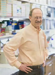 Image of Dr. Varmus in his lab