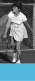 Mujer jugando tenis.