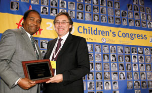 Dr. Griffin Rodgers receiving the Juvenile Diabetes Research Foundation Children's Congress Hero Award